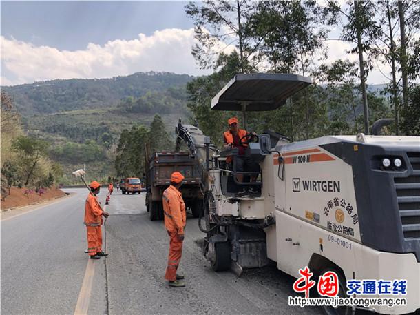 云南临翔公路分局因地制宜因路施策加强路面预防性养护