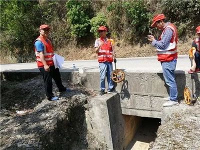 麻栗坡、丘北公路分局集中力量进行世行云南公路资产管理项目第二次公路 数据采集更新工作