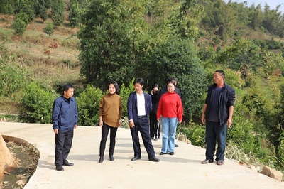 云南省公路局赴临沧看望慰问驻村工作队员