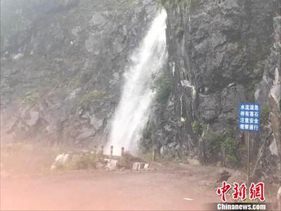 云南进入独龙江乡公路遭遇"瀑布挂前川" 交通暂中断_国内国际_新闻_成都全搜索